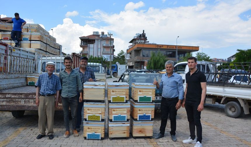 Antalya Büyükşehir'den Korkuteli'ne kovan desteği