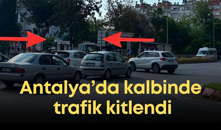 Antalya’da kalbinde trafik ışıkları arızalandı, trafik kitlendi