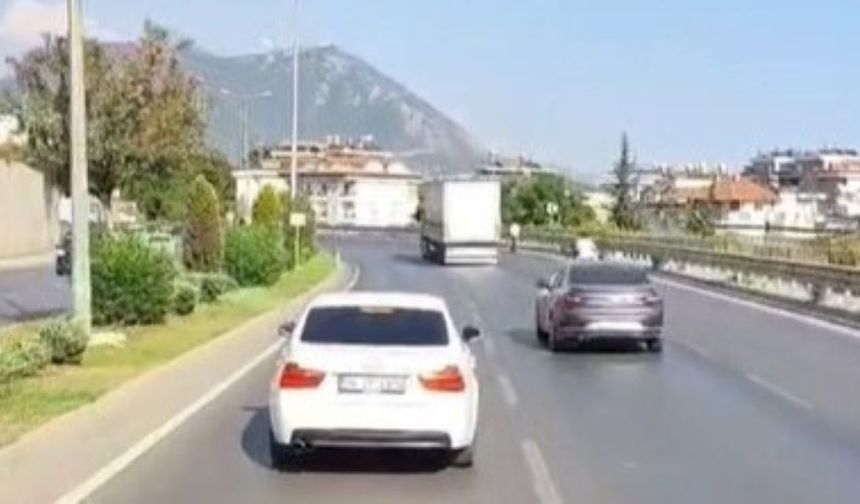 Alanya'da skandal görüntü: İtfaiyeye yol vermeyen sürücü tepki çekti