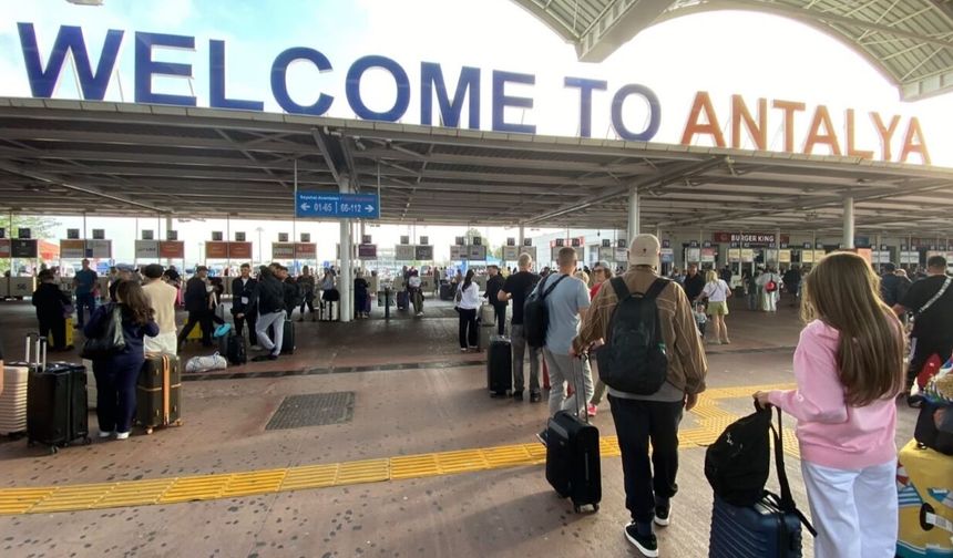 Antalya’da turist trafiği 11 milyonu aştı! Zirve yine Rusların