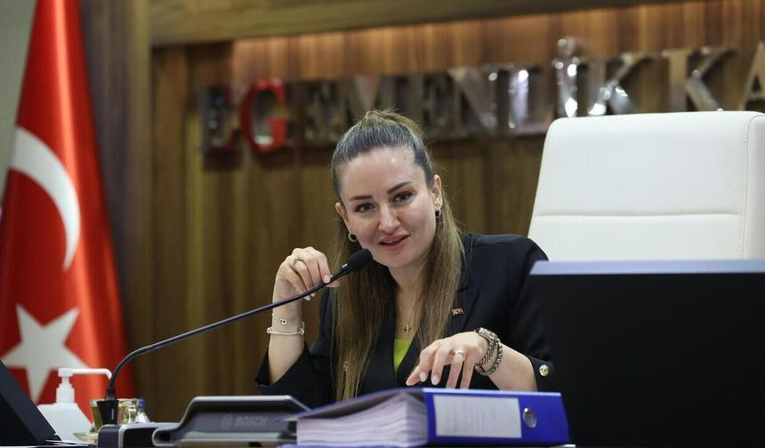 Büşra Özdemir’den taraftar grubuna Antalyaspor jesti
