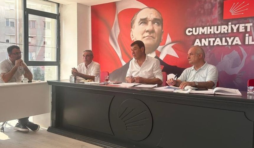 CHP Antalya İl Yönetimi’nde yeni dönem: Görev dağılımı yapıldı