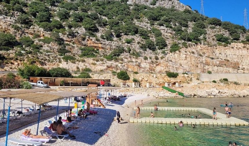 Finike'deki Çağılı Plajı yaz sezonuna hazırlandı