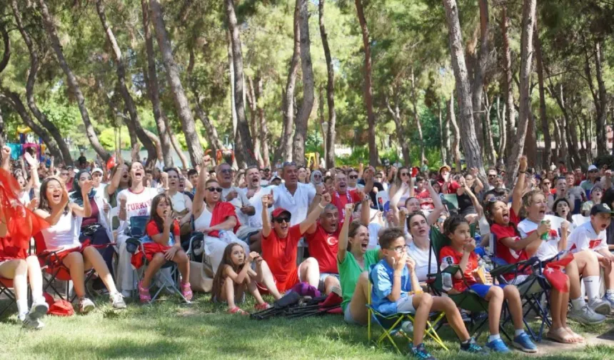 Konyaaltı'nda şampiyonluk sevinci VoSahne ile devam etti