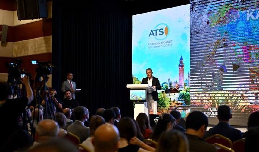 Ümit Uysal’dan Kaleiçi çağrısı: “Turizm yapay zeka ile yeniden şekillenmeli”