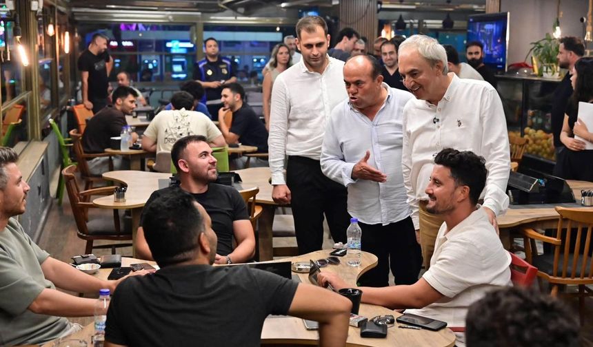 Mesut Kocagöz cadde cadde dolaşıyor