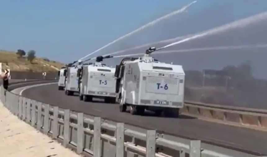 Kumluca'daki yangında TOMA’ların müdahale görüntüleri dikkat çekti
