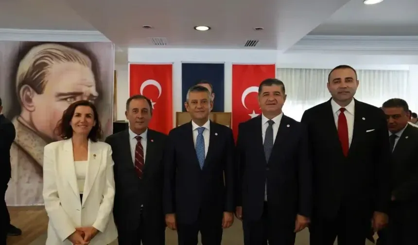 Yeni Parti bağış kampanyasına Antalya milletvekillerinden destek