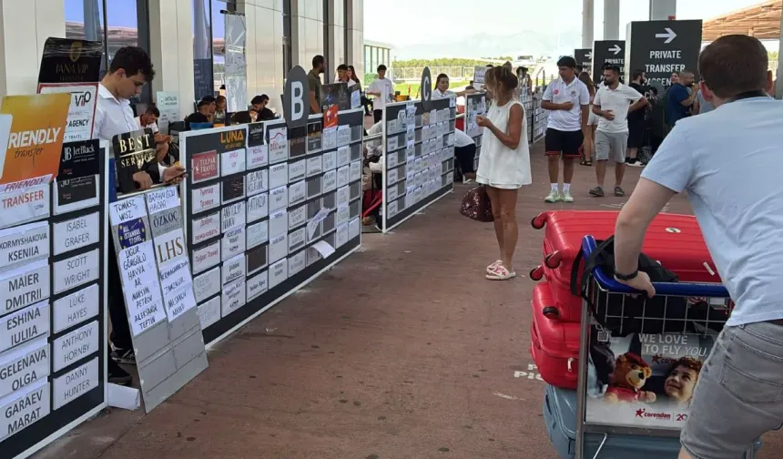 Antalya Havalimanı’nda turist karşılamada yeni dönem başladı