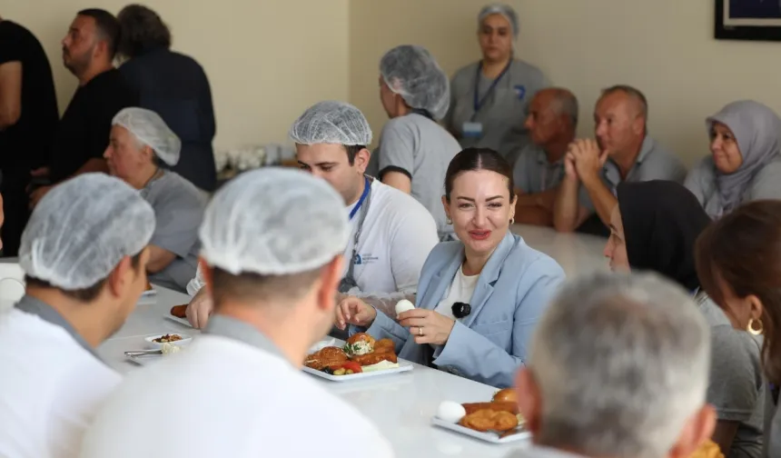Büyükşehir’in aşevi her gün 2 bin sofraya sıcak yemek ulaştırıyor