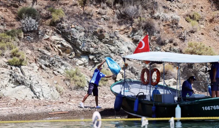 Karadan ulaşılamayan koylardan 306 ton çöp çıktı