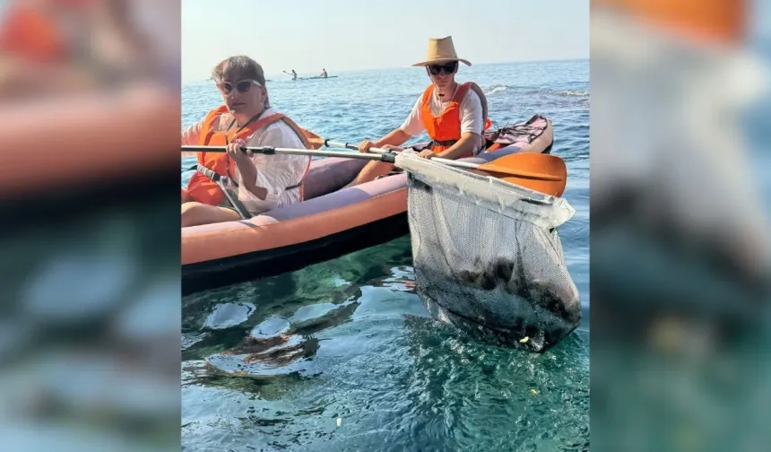 Çıralı’da denizden 200 kilo mikroplastik çıktı! Temizlik için bakın ne kullandılar