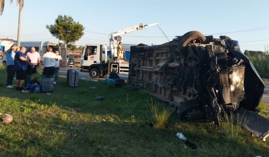 Manavgat’ta can pazarı: Tur midibüsü devrildi, çok sayıda yaralı var