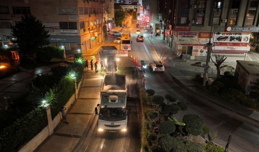 Antalya’da gece boyu çalıştılar! Şehit Binbaşı Cengiz Toytunç Caddesi yenilendi