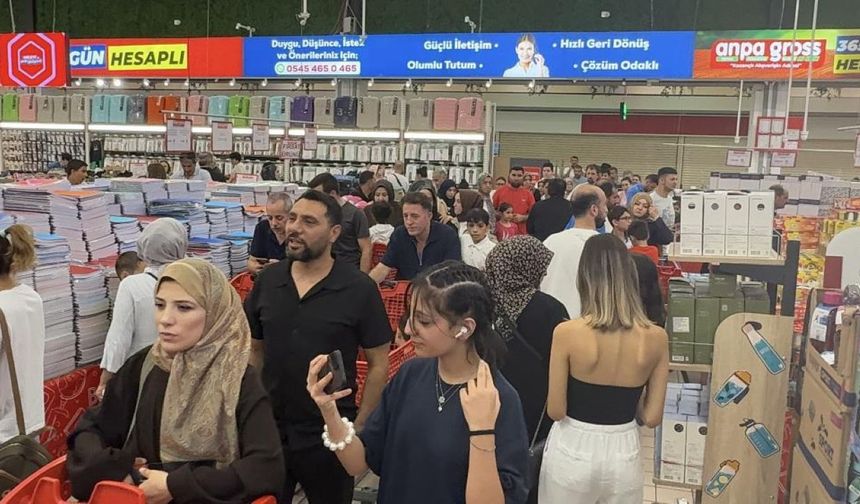 Velilerin okul alışverişi başladı: 22 parçalık setin fiyatı dikkat çekti