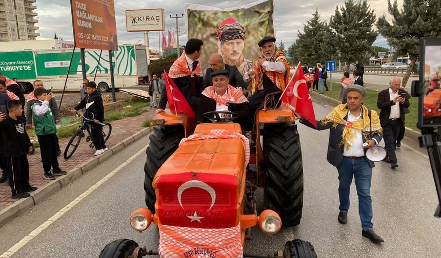 İsa Yıldırım bir ilki gerçekleştirdi! Aksu’da temsili Yörük göçü