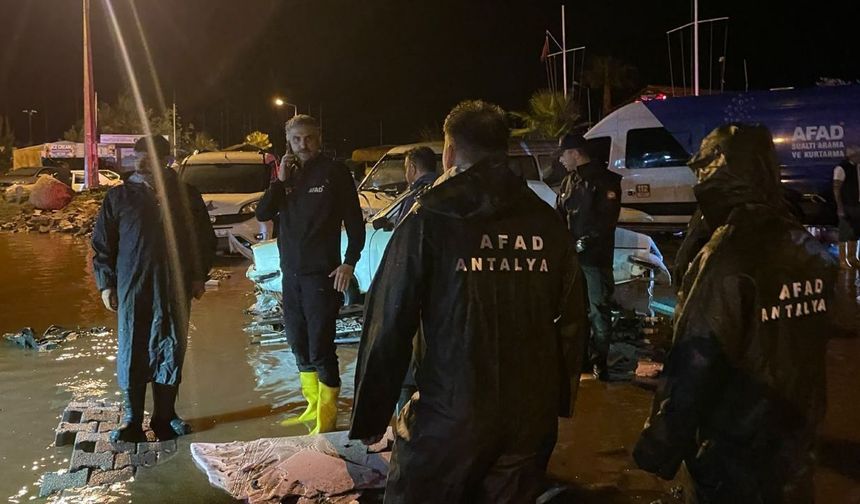 Antalya’da kriz anları: Mahsur kalan öğretmen ve öğrenciler kurtarıldı!
