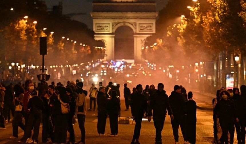 Fransa’da protestolar neden başladı? Paris’te sokaklar karıştı