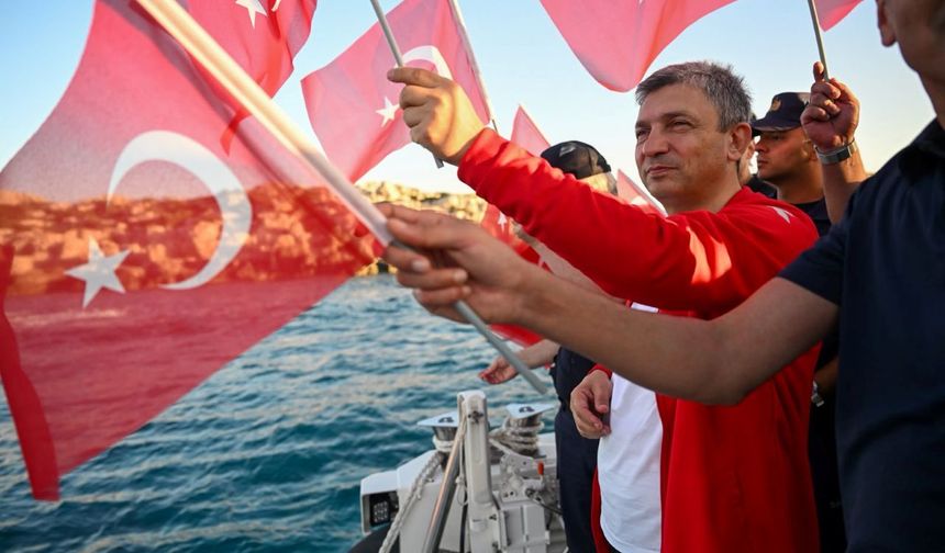 Antalya Kaş'ta gurur yürüyüşü: Kahramanlar törenle anıldı